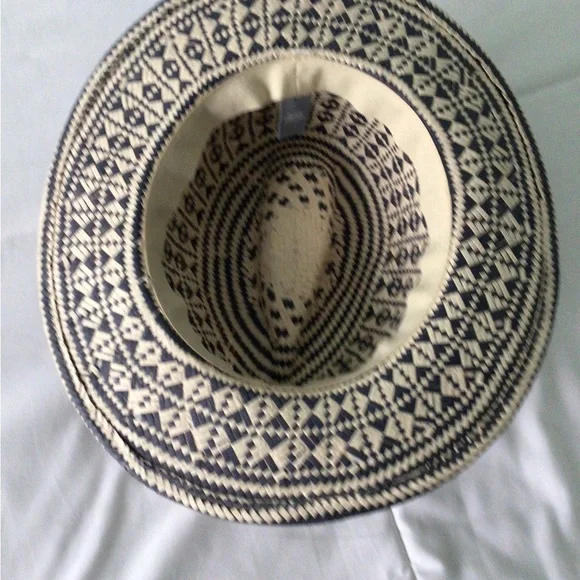 Hat - Picture 5 of 6